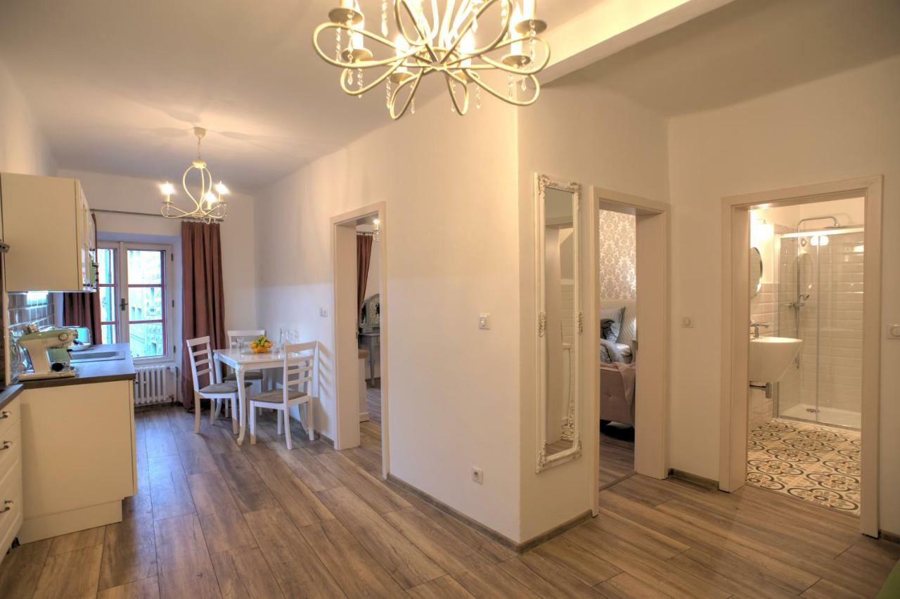 Kristanka - Kouzelne Apartmany プラハティツェ エクステリア 写真