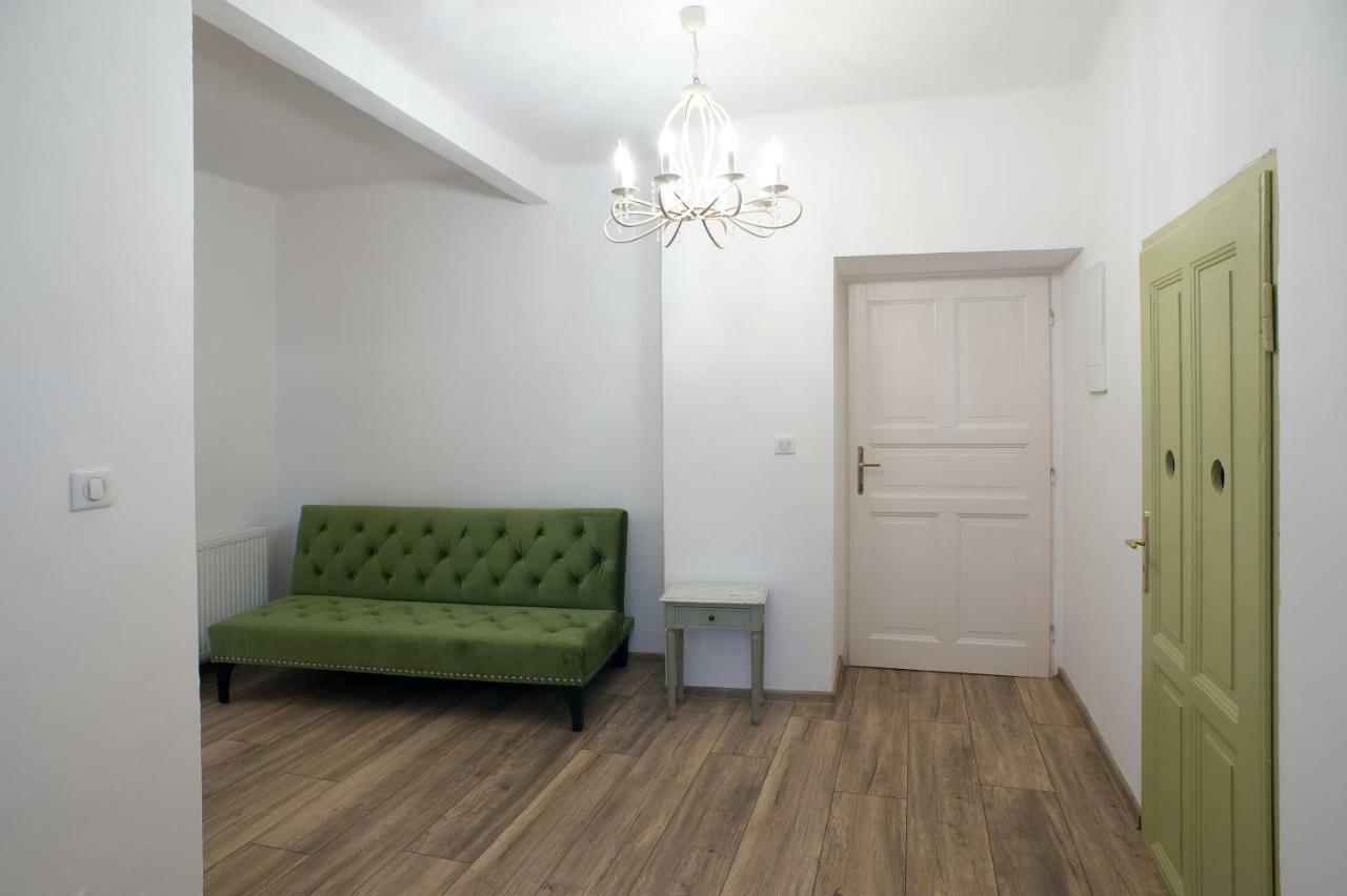 Kristanka - Kouzelne Apartmany プラハティツェ エクステリア 写真